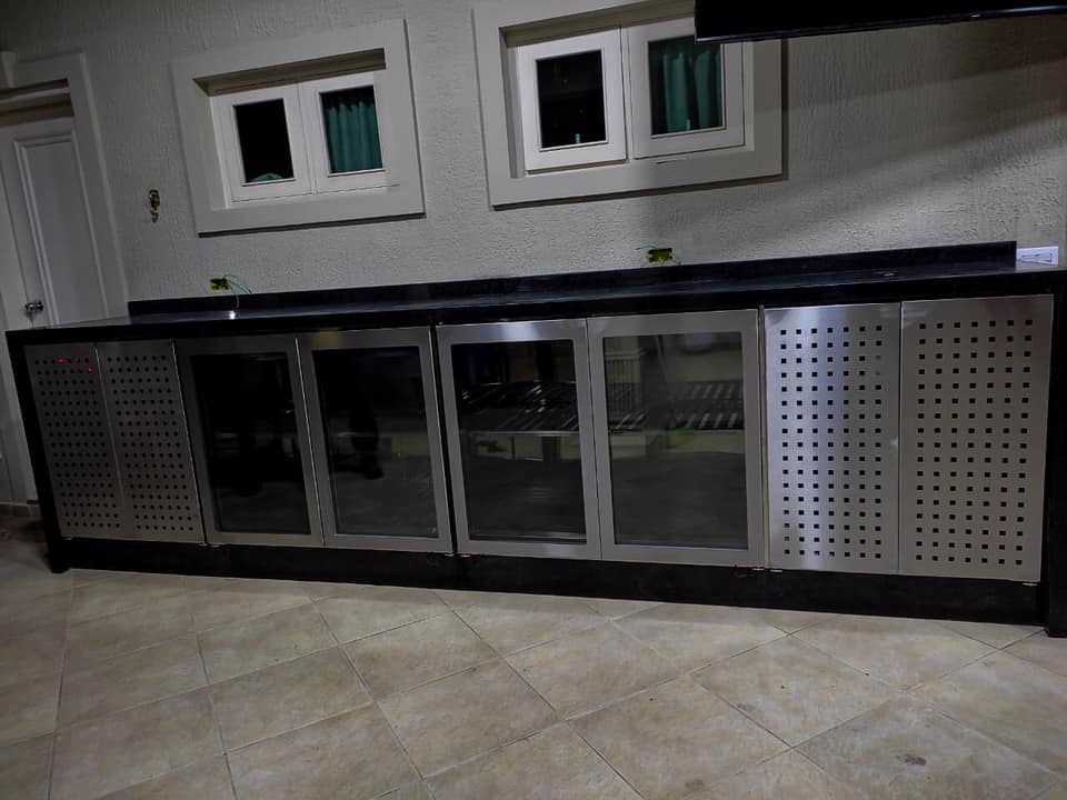 Toda em inox. Moderna.
O pagamento foi em 6X.