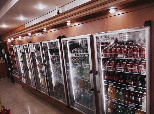 Refrigerador, supermercado, 8 portas, com iluminacao interna.